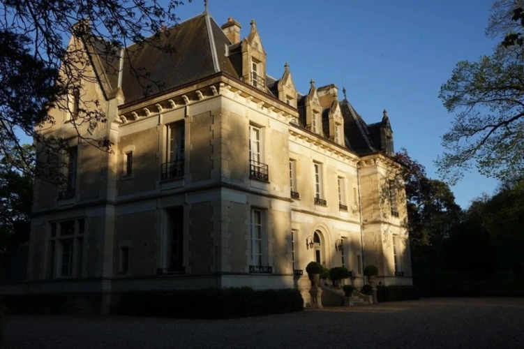 Photos 13 - Équestre - Magnifique château entièrement rénové et propriété équestre à vendre proche de SANCERRE (18)