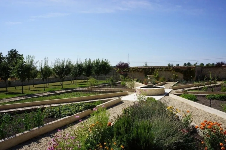 Photos 18 - Équestre - Magnifique château entièrement rénové et propriété équestre à vendre proche de SANCERRE (18)