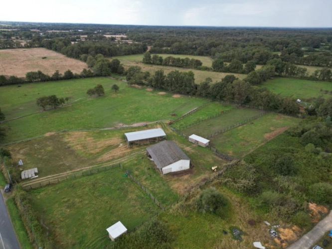 Photos 3 - Équestre - Petite propriété   5,48 ha avec 2 hangars en Brenne