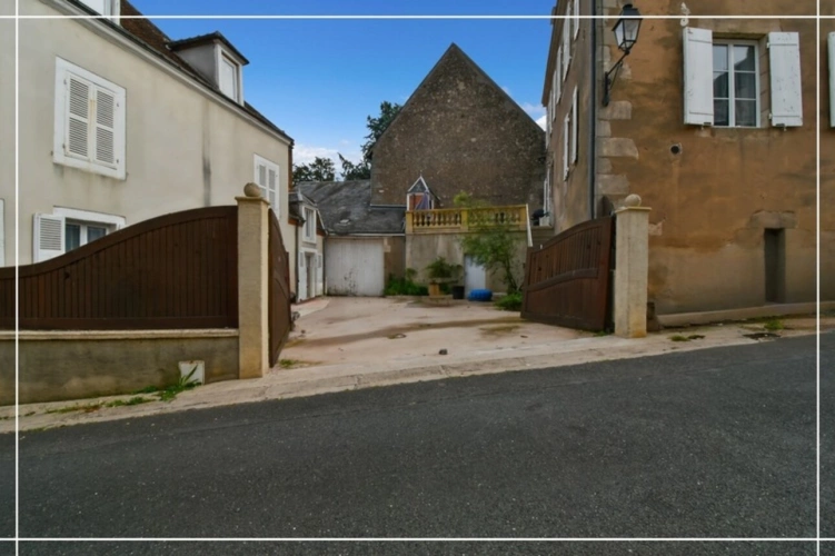 Photos 27 - Touristique - Proprieté comprenant 2 maison et 1 appartement CHATEAUMEILLANT (18)