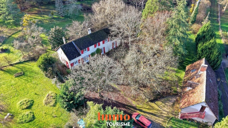 Photos 1 - Touristique - Ensemble immobilier avec activité touristique indépendante -