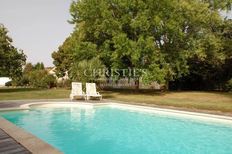 Photos 3 - Prestige - Charmante maison en pierre avec 10 ha de terre à vendre