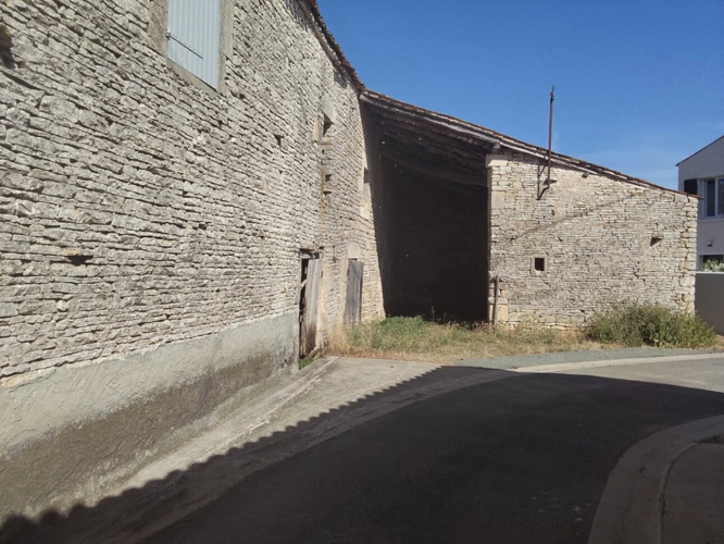 Photos 3 - Touristique - Maison à vendre à rénover entièrement SAINT HILAIRE DE VILLEFRANCHE (17)