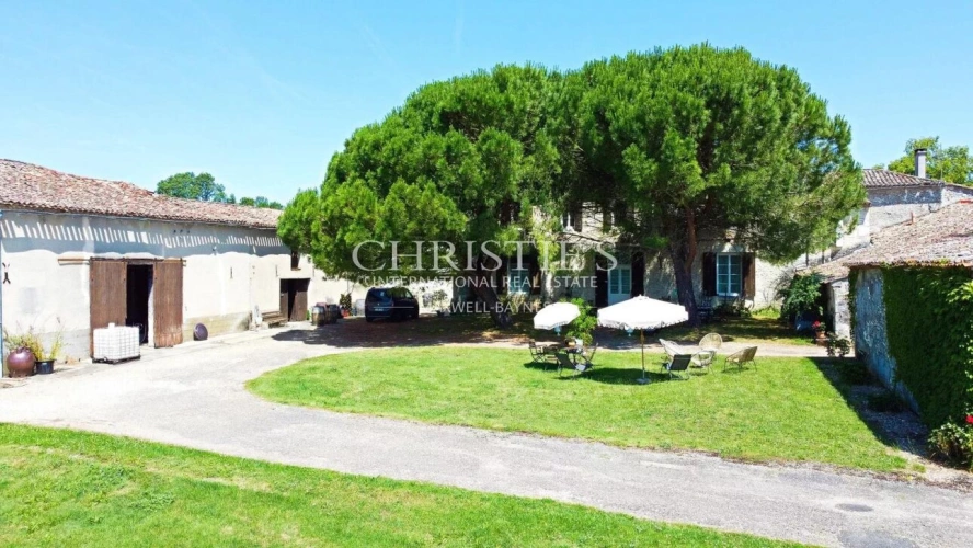 Photos 6 - Equestrian - 18-hectare estate with dominant views, maison de maitre and gites - great potential !