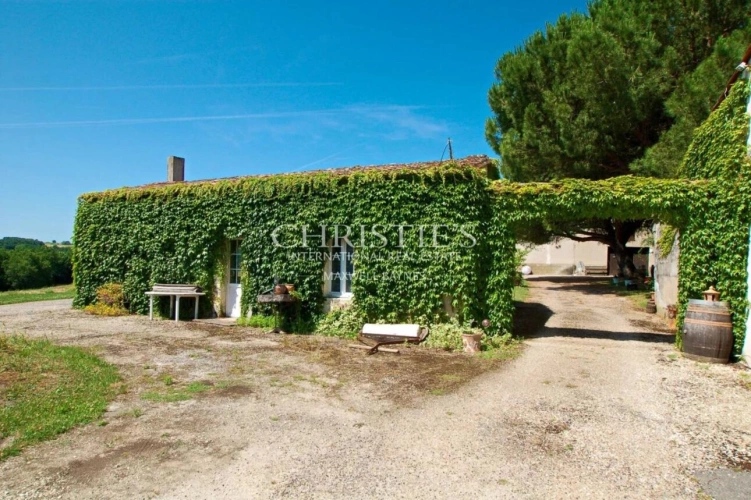 Photos 17 - Equestrian - 18-hectare estate with dominant views, maison de maitre and gites - great potential !