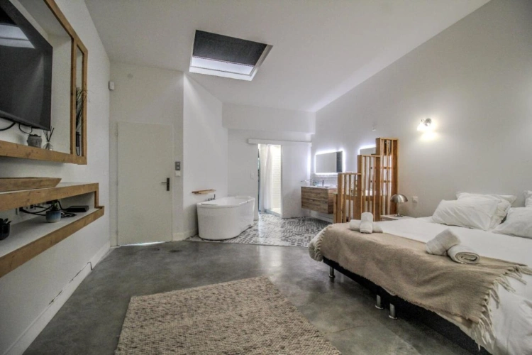 Photos 12 - Tourist - House