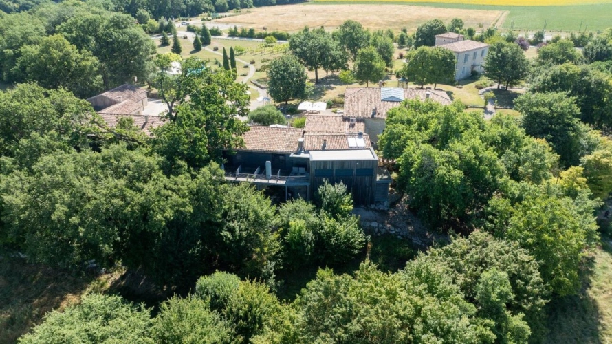 Photos 1 - Prestigious - Estate