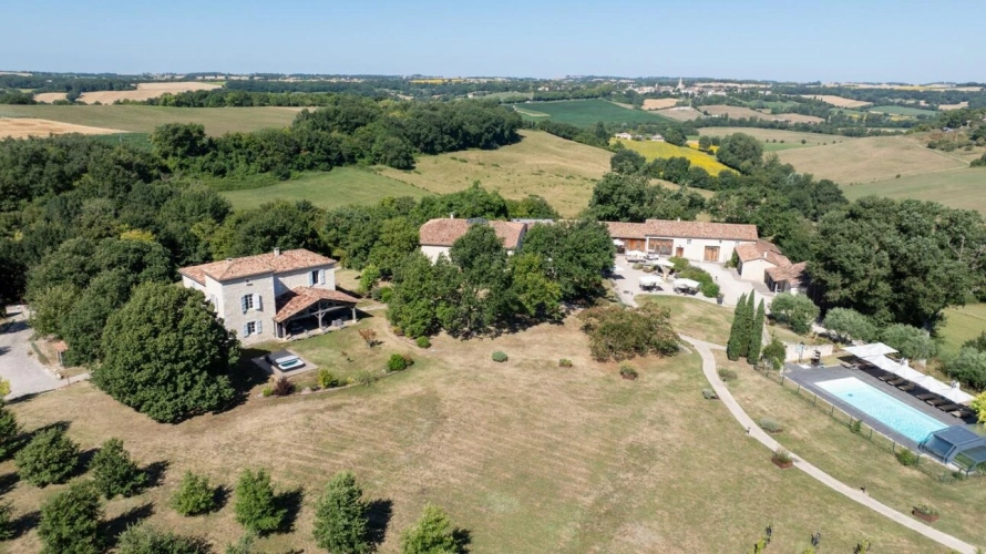 Photos 2 - Prestigious - Estate