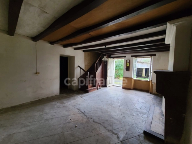 Photos 3 - Touristique - Maison à rénover avec dépendances NACHAMPS (17)