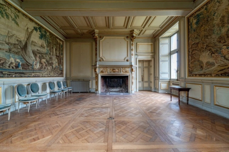 Photos 7 - Prestige - Magnifique château renaissance 43 pièces, nombreuses et remarquables dépendances, 24 hectares de bois et parc d'agrément