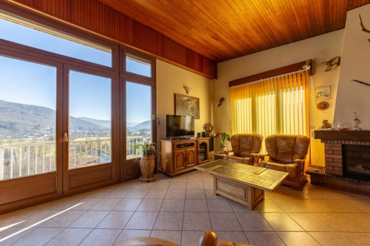 Photos 9 - Équestre - RUPT SUR MOSELLE (88)A vendre propriété T 10 pièces de 195m² sur sous sol + 4 box à chevaux +rucher, terrain 3.6 hectares