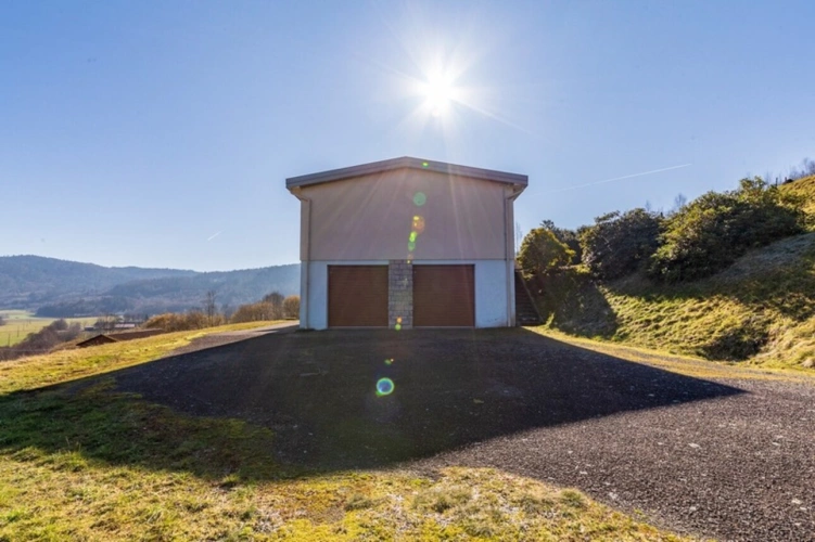 Photos 12 - Équestre - RUPT SUR MOSELLE (88)A vendre propriété T 10 pièces de 195m² sur sous sol + 4 box à chevaux +rucher, terrain 3.6 hectares