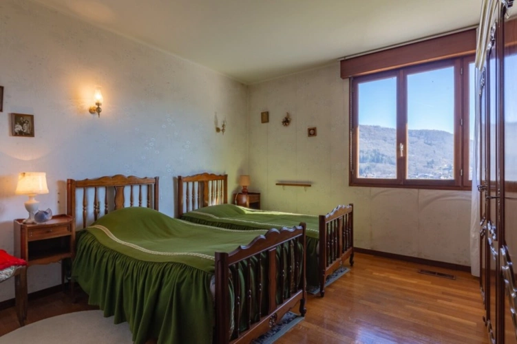 Photos 16 - Équestre - RUPT SUR MOSELLE (88)A vendre propriété T 10 pièces de 195m² sur sous sol + 4 box à chevaux +rucher, terrain 3.6 hectares