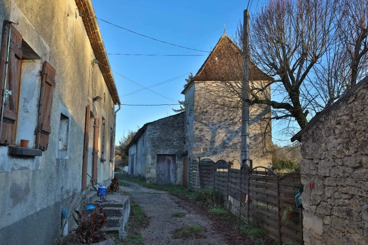 Photos 3 - Touristique - Propriété viticole et ensemble en pierre au calme