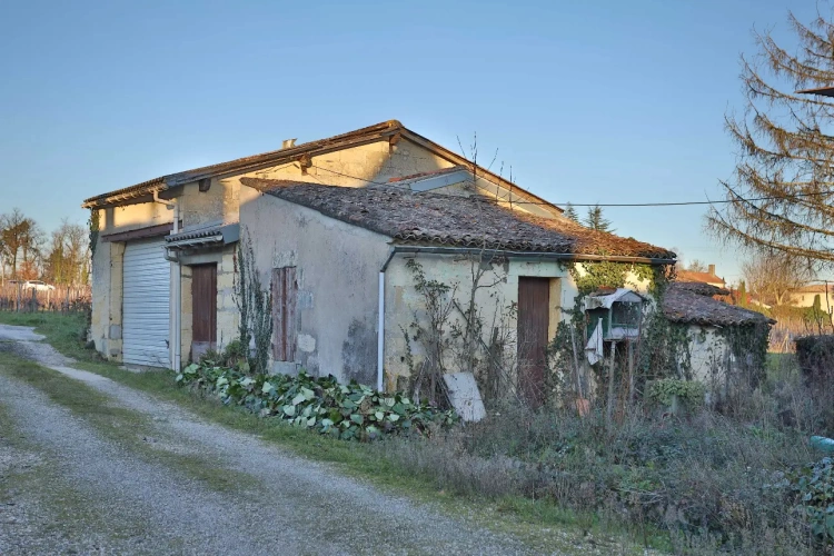 Photos 4 - Touristique - Propriété viticole et ensemble en pierre au calme