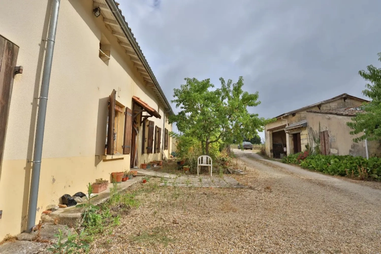 Photos 13 - Touristique - Propriété viticole et ensemble en pierre au calme