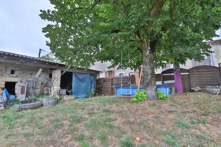 Photos 16 - Touristique - Propriété viticole et ensemble en pierre au calme