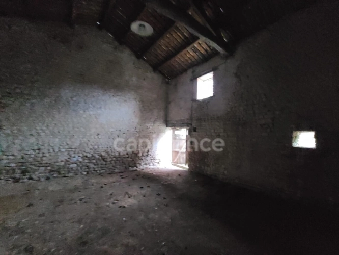 Photos 14 - Rurale - Maison à rénover avec dépendances NACHAMPS (17)