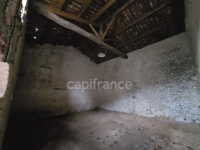 Photos 15 - Rurale - Maison à rénover avec dépendances NACHAMPS (17)