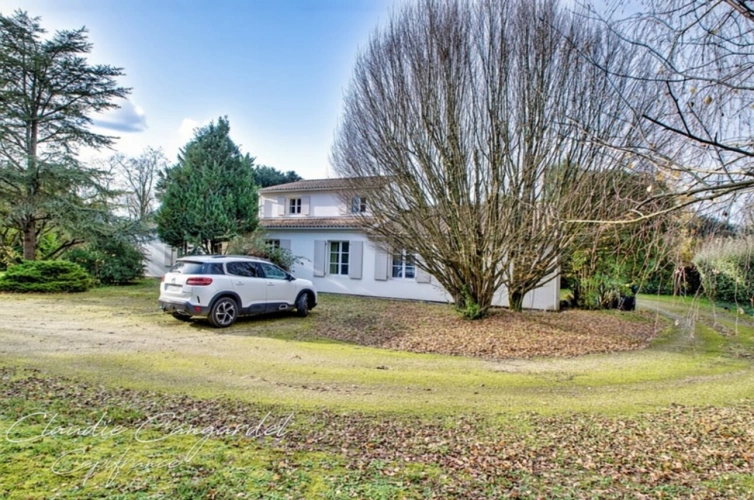 Photos 19 - Prestige - Magnifique propriété de 7 pièces alliant espace, élégance et cadre verdoyant à seulement 10' de LA ROCHELLE