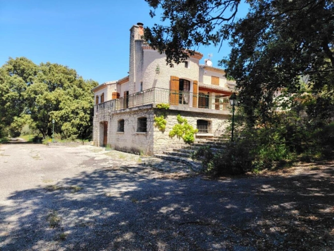 Photos 1 - Land - House