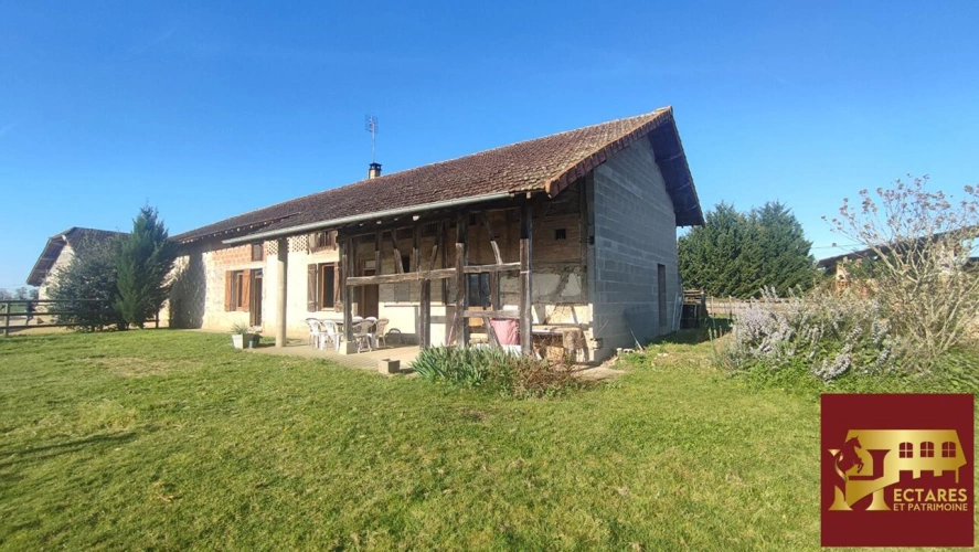 Photos 1 - Équestre - Habitation et écurie sur 4,1 hectares