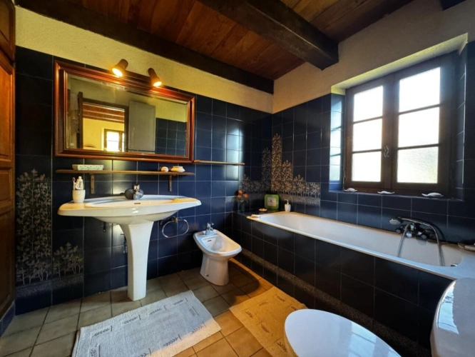 Photos 19 - Rural - House