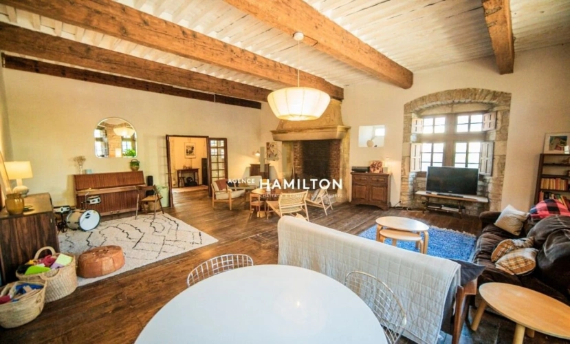 Photos 11 - Tourist - Character property