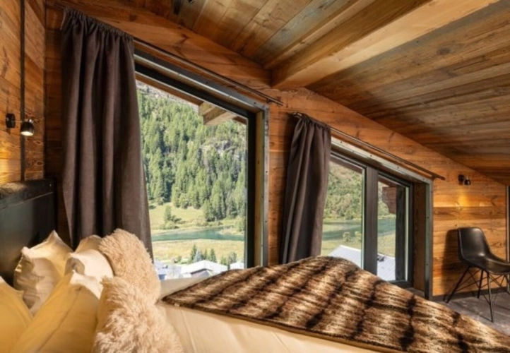 Photos 69 - Prestige - ENSEMBLE ALPIN ULTRA-PREMIUM de 3 500 m² à TIGNES (73) 5 Chalets, accès ski au pied, vue, piscine