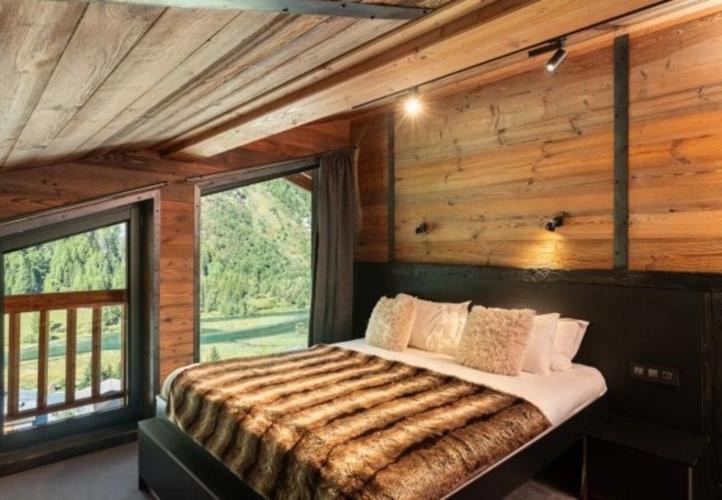 Photos 76 - Prestige - ENSEMBLE ALPIN ULTRA-PREMIUM de 3 500 m² à TIGNES (73) 5 Chalets, accès ski au pied, vue, piscine