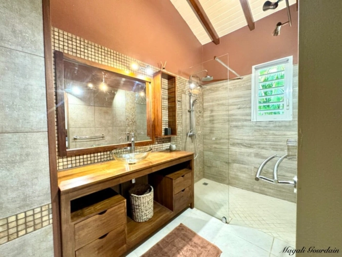 Photos 8 - Prestige - SAINT-FRANÇOIS – VILLA D’EXCEPTION AVEC GRANDE PISCINE, À 5 MINUTES DES PLAGES