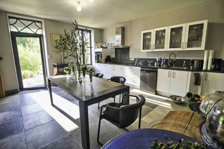 Photos 4 - Tourist - Character property