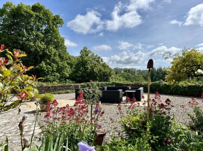 Photos 3 - Prestige - Vaste Propriété avec magnifique vue sur Najac, 15 chambres, piscine et tennis entourée par 5 hectares