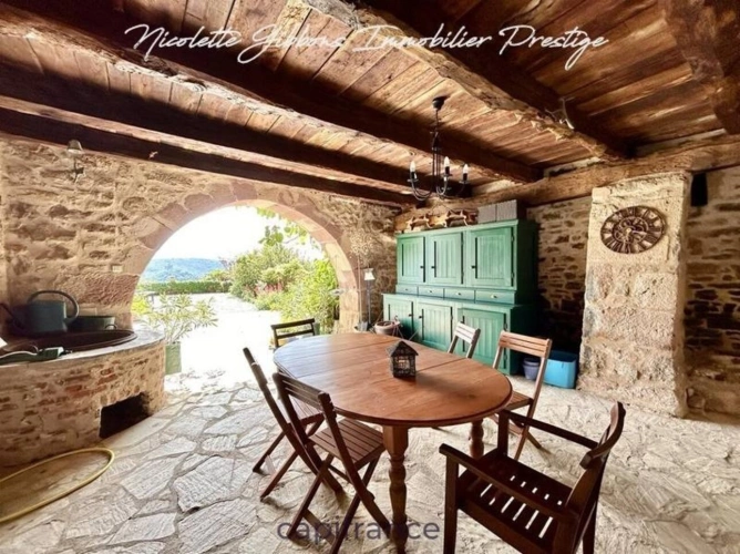 Photos 4 - Prestige - Vaste Propriété avec magnifique vue sur Najac, 15 chambres, piscine et tennis entourée par 5 hectares