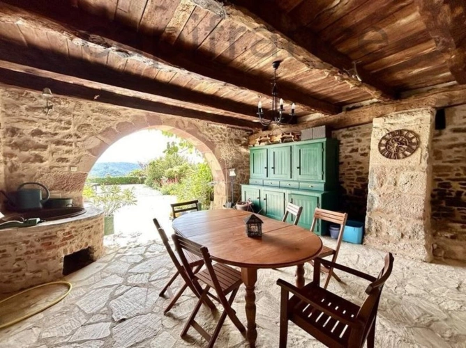 Photos 27 - Prestige - Vaste Propriété avec magnifique vue sur Najac, 15 chambres, piscine et tennis entourée par 5 hectares