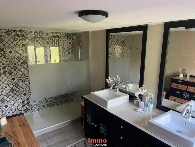 Photos 8 - Touristique - Domaine Touristique clé en main avec 5 gîtes, 2 piscines et Ma