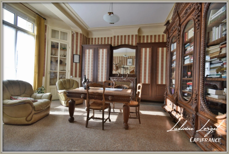 Photos 5 - Rurale - Corps de ferme avec Maison bourgeoise à vendre - Au nord de Soissons (02 Aisne) (14km) – maison de 335 m² hb-6 chambres - Dépendances - Garages – Hangars- Idéal entrepreneur-Artisan - Terrain 1.18ha