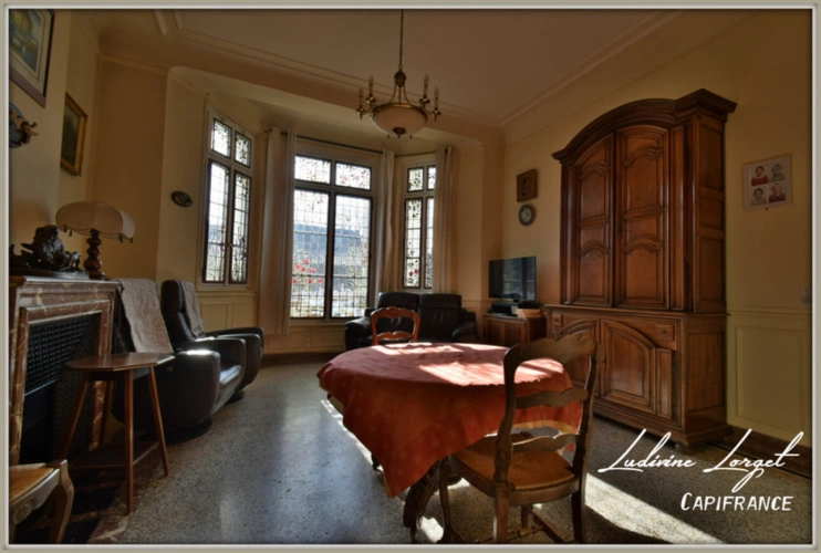 Photos 6 - Rurale - Corps de ferme avec Maison bourgeoise à vendre - Au nord de Soissons (02 Aisne) (14km) – maison de 335 m² hb-6 chambres - Dépendances - Garages – Hangars- Idéal entrepreneur-Artisan - Terrain 1.18ha