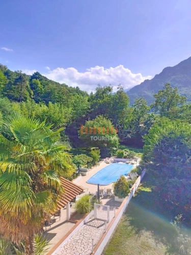 Photos 2 - Touristique - Domaine de gîtes et chambres d'hôtes de caractère - Pied du