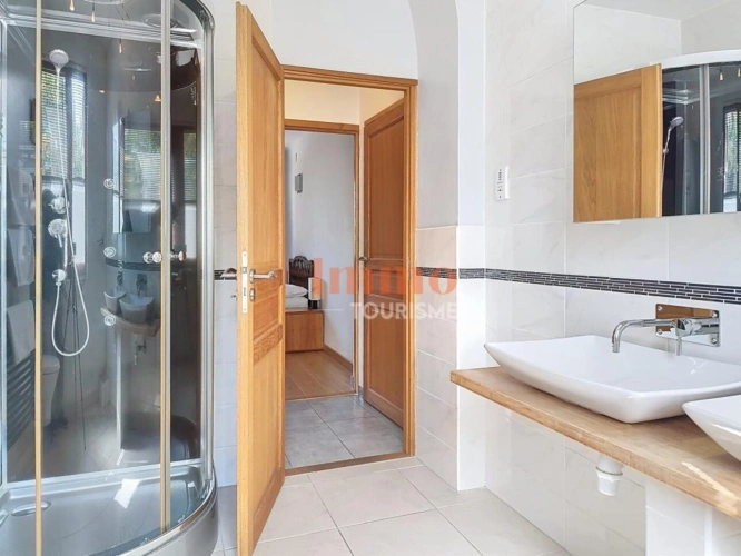 Photos 6 - Touristique - Domaine de gîtes et chambres d'hôtes de caractère - Pied du