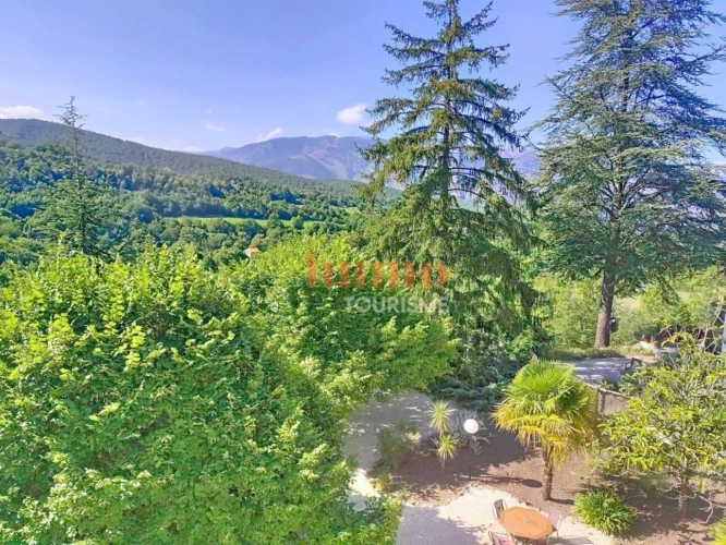 Photos 8 - Touristique - Domaine de gîtes et chambres d'hôtes de caractère - Pied du