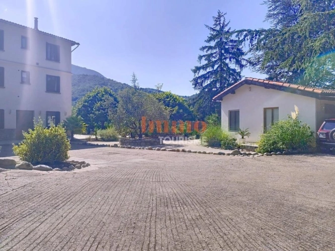 Photos 25 - Touristique - Domaine de gîtes et chambres d'hôtes de caractère - Pied du