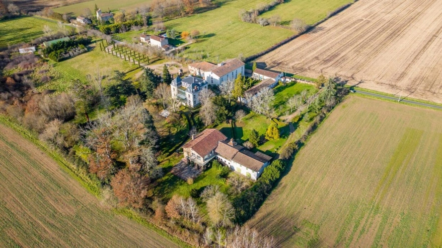 Photos 1 - Prestigious - Estate