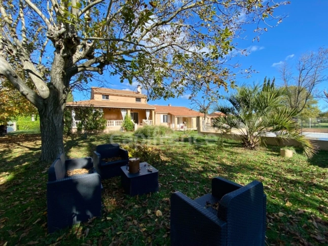 Photos 1 - Tourist - Dpt Gard (30), à vendre 5mn d'UZES, Belle propriété RP, chambres d'hôtes et gîte, piscine, parc 5 00