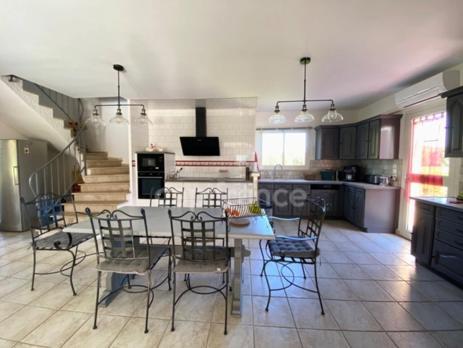 Photos 15 - Tourist - Dpt Gard (30), à vendre 5mn d'UZES, Belle propriété RP, chambres d'hôtes et gîte, piscine, parc 5 00