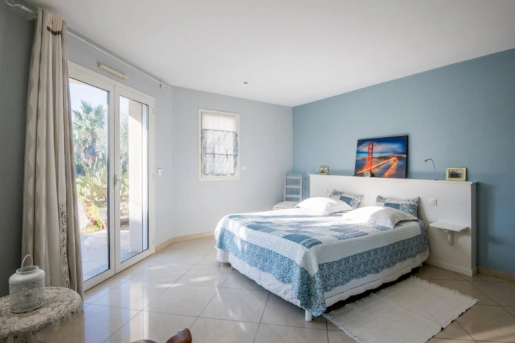 Photos 17 - Rural - House