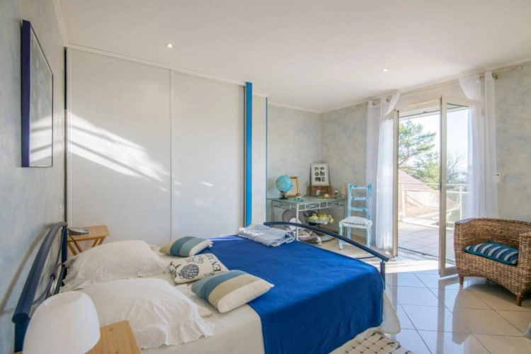 Photos 19 - Rural - House