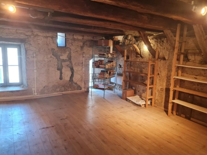 Photos 12 - Rural - House