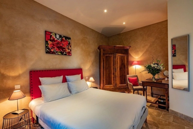 Photos 6 - Prestige - Dpt  (32) : ELEGANT CHATEAU XIX, sans travaux, bases médievales avec douves, piscine, sur 9100m2 jardin clos