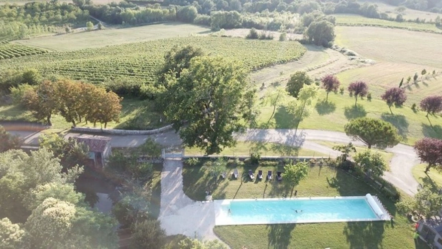 Photos 11 - Prestige - Dpt  (32) : ELEGANT CHATEAU XIX, sans travaux, bases médievales avec douves, piscine, sur 9100m2 jardin clos